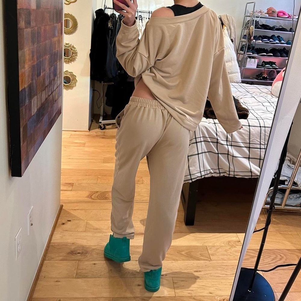 Casual Beige Joggers and Sweatshirt Set - Picture 3 of 5